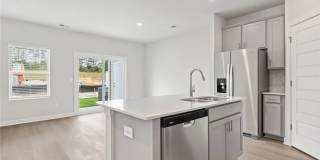 Brand New 3/2.5 Move In Ready Now! Gallery 9