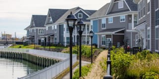 Avalon Harbor Isle Gallery 40