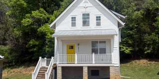 Pet-Friendly 3-Bedroom Home with Modern Features, Covered Deck & Bright Open Space Gallery 1