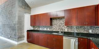 Cool and modern urban loft in Uptown Charlotte! Gallery 10