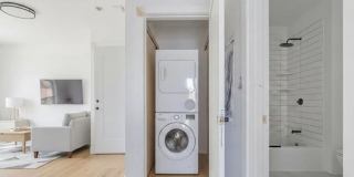 Charming 3 Bedroom- No Broker Fee Gallery 6
