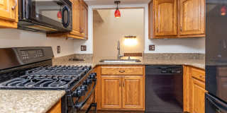 Beautifully Maintained Townhome with Fantastic Amenities Gallery 12