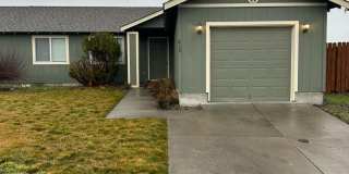 3 Bedroom / 2 Bathroom Single Level Duplex in Madras Gallery 1