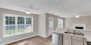 Spacious 4BR/2.5 Bath in the Jacksonville Commons Area Gallery 7