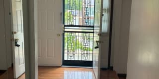 Lovely 4 bedroom Colonial Gallery 8