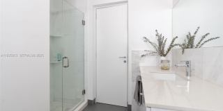 501 NE 51st St Gallery 23