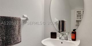 7921 SANIBEL DR Gallery 31