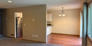 3 Bedroom Home in Maple Grove Gallery 3