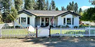 Furnished 3BR Home with Large Yard & Patio - 305 W. Washington Ave. Gallery 1