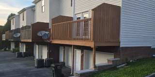 Spacious 2-Bedroom Townhome – End Unit with Private Deck & Garage Gallery 3