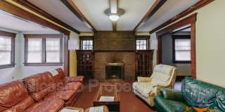 2097 Summit Street Gallery 24