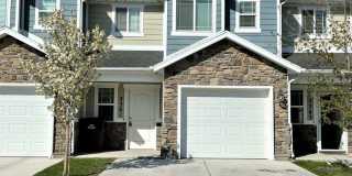 3 Weeks Free on a Spacious 3 Bed • 2.5 Bath Townhome in West Haven! Gallery 1