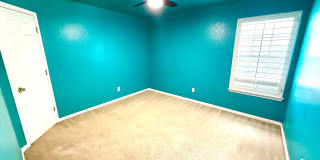 *MOVE IN SPECIAL* Gorgeous Four Bedroom home w/ Community POOL!! Gallery 21
