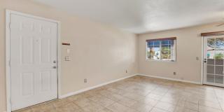 Upgraded 2 bedroom 2 bath upstairs condo Gallery 10