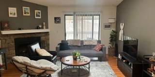 Charming 3BR Condo in Aurora Gallery 1