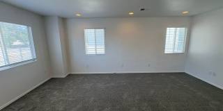 Fully Renovated 3 Bed 2.5 Bath Townhome w/ 1 Car Garage & Yard! Gallery 6