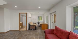 SEASONAL FURNISHED HOME Gallery 22