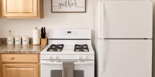 Charming 2 Bed, 1 Bath Home with Fenced Yard & Garage – Prime Location! Gallery 4