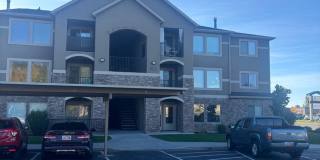 Beautiful top-level 3 bed 2 bath condo! Gallery 1