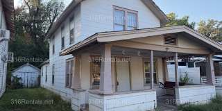 $975 - 323 N Topeka - 3 Bed / 2 Bath Gallery 1
