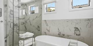 Modern Furnished Balboa Peninsula Beach House with Rooftop Deck Gallery 16