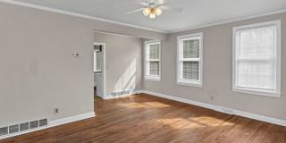 Charming 2 Bedroom Home Just Blocks from USC Campus with Great Parking & Move-In Ready Appeal Gallery 7