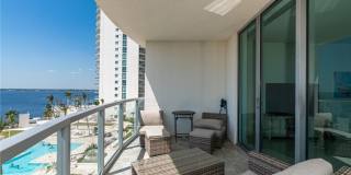 3000 Oasis Grand Boulevard 3000 Oasis Grand Boulevard Gallery 1