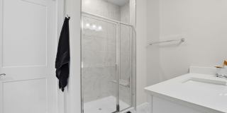 709 Thomas Ln #B Gallery 18