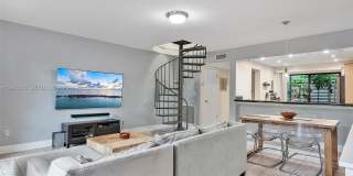 515 NE 38th St Gallery 32