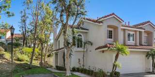 Updated & Furnished 3BR Townhome with Loft & Lake Access Gallery 6