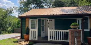 Charming Fully Renovated 2BR/1BA Near Both Hospitals – Washer/Dryer Included! Gallery 22