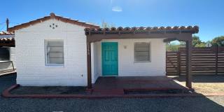 1 Bedrooms Near U of A! Cottage Style Homes with Washer/Dryers and Renovated! Gallery 1