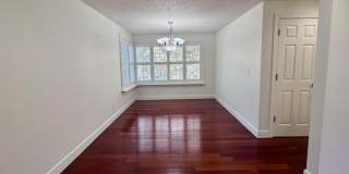 Charming 4 Bedroom Residence with Expansive Yard Gallery 8