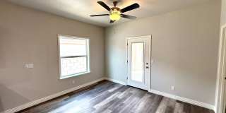 Gorgeous 2025 Built 3 Bedroom 2 Bath Home! Gallery 9