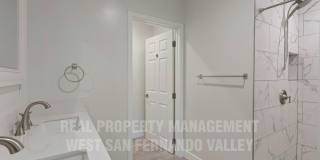 Beautifully Remodeled Single Family Home with Pool Gallery 31