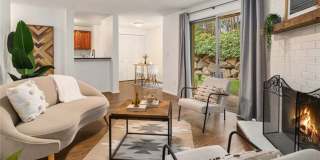 Beautiful 2 bed with private patio and outdoor space Gallery 12