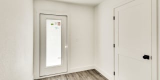 The Empire Gallery 16