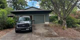 Charming, Spacious, Updated Home in Lake Oswego! Gallery 1