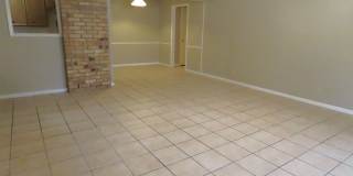 South Tyler! 3 Bedroom, 2 Bath Duplex w/Garage Gallery 10