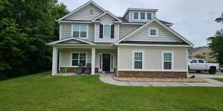 Gorgeous and Spacious 4 Bedroom Home! Gallery 1