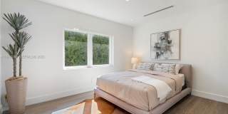 7810 Hawthorne Avenue Gallery 38