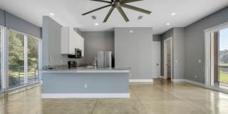 Modern Loft Near HCA & TMH With Lake Frontage Gallery 8