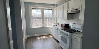 Beautiful 3 bed with in unit laundry and balcony GREAT DEAL for 9/1/26 Gallery 1