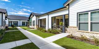 Larkspur Creekside Age 55+ Apartment Homes Gallery 4