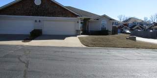 Fantastic Condo located close to Ft. Sill, Shopping and Restaurants Handicap Accessible! No Pet Home! Gallery 1