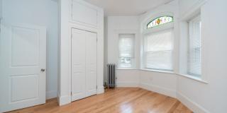 Charming 4 Bedroom- No Broker Fee Gallery 5