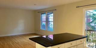 Beautiful 3 Bedroom Townhome In Bloomfield/Shadyside.  Ideal Location.  Available Late August. Gallery 5