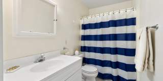 700 N Surrey Ave Gallery 35