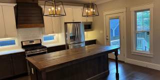 Great cottage house just off Ellington Pkwy-close to downtown! Gallery 6