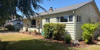 Beautifully updated 3-bedroom 1 bath duplex in Springfield! Gallery 3
